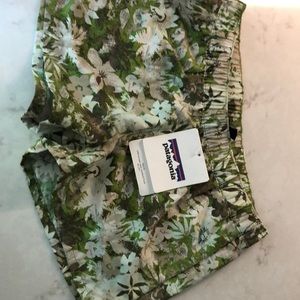 Patagonia barely baggies shorts size small